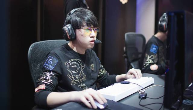 球裤滑落的 球裤滑落的